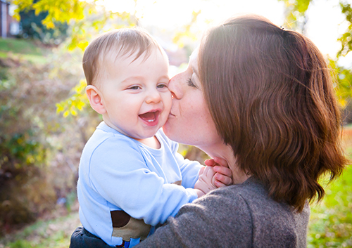 easing-teething-blues_27732355 A woman kissing a baby.