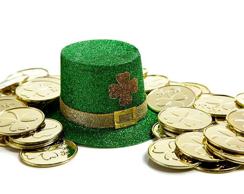 holiday-st-patrick-hat A green st patrick's day hat sits on a pile of gold coins.