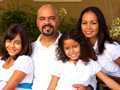 what_is_nitrous_xl_93458000 A family posing for a photo.